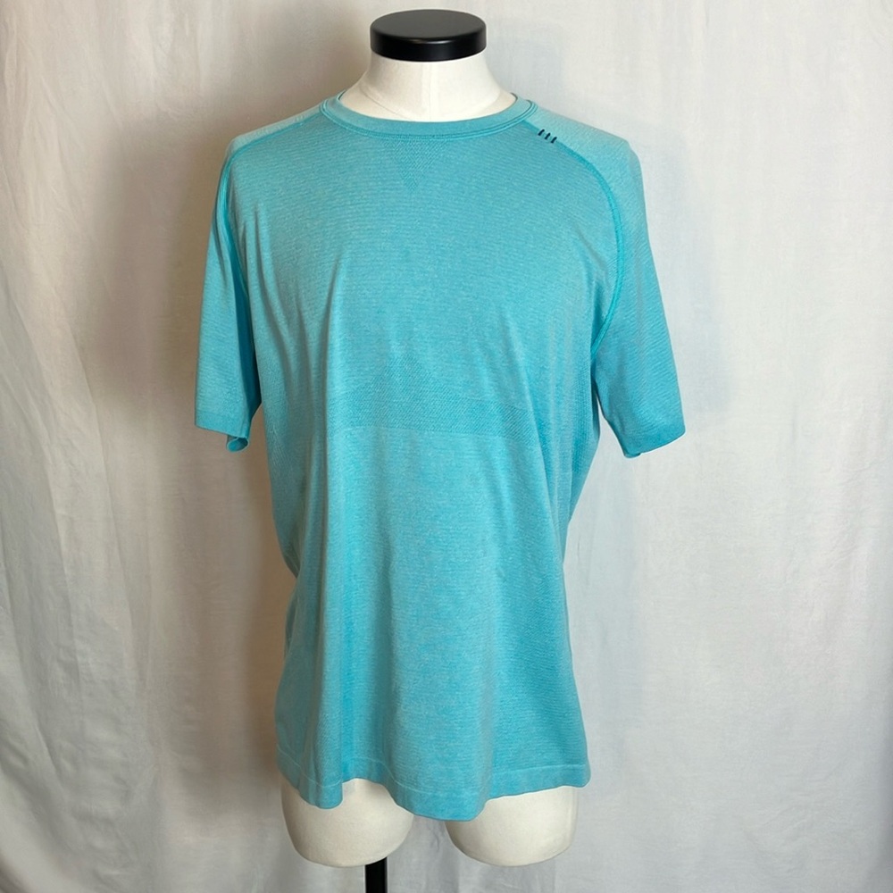 Lululemon teal men’s athletic t-shirt breathable